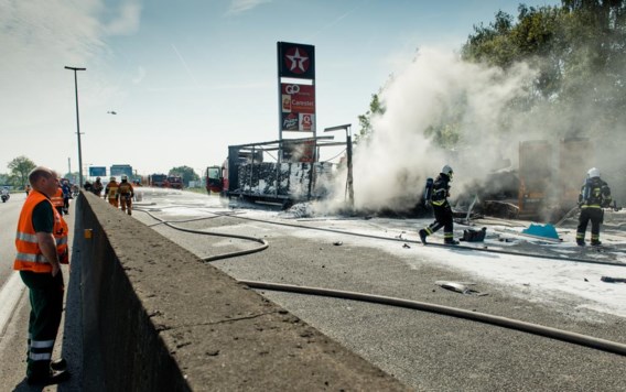 Het ongeval gebeurde ter hoogte van het tankstation in Groot-Bijgaarden, in de richting van Brussel.