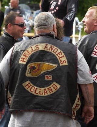 Een lid van de Hells Angels.