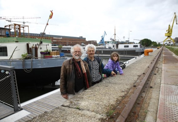 De woonbootbewoners willen geen nieuwe brug.