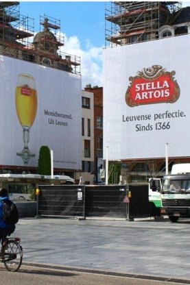De reclamedoeken voor Stella.
