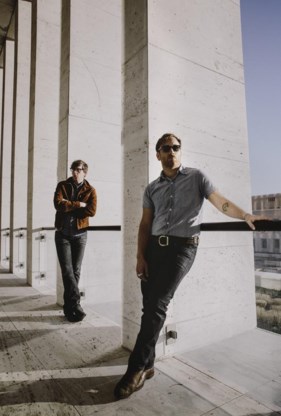 Pat Carney (links) en Dan Auerbach: ‘Thuis zijn is nu luxe, alsof we op vakantie zijn.’