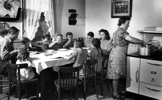 Uit de tijd dat grote gezinnen nog écht groot waren. Hoeveel zouden zij winnen of verliezen bij een hervorming van de kinderbijslag?