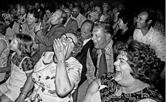 Het Britse ministerie van Cultuur, Media en Sport liet berekenen hoeveel het geluksgevoel van een theaterbezoek waard is.