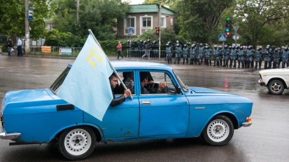 Vele Krim-Tataren trotseerden gisteren in Simferopol het verbod op demonstraties.