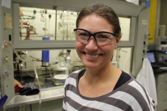 Jamie Garcia in haar lab voor ‘natte’ chemie. De andere helft van het werk gebeurde in de computer.