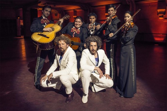 Discobaar a Moeder verraste De Roma met een mariachiband.