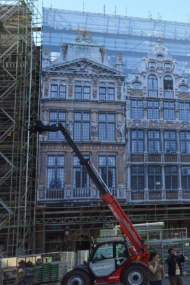 Zes gevels werden bedekt met een zeil.