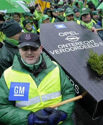 Zo’n 600 ex-Opelwerknemers hebben drie jaar na de sluiting van hun fabriek nog geen nieuwe job gevonden.