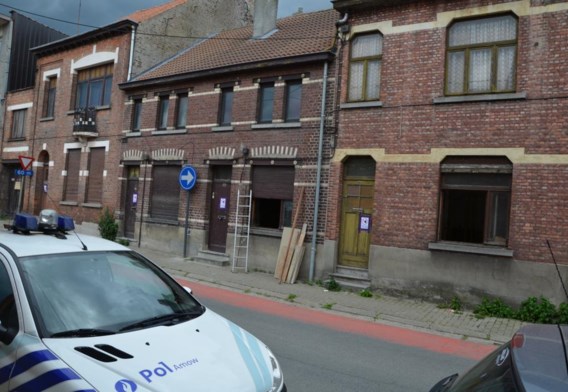 Een aannemer sloot de huizen af om nieuwe krakers tegen te houden.