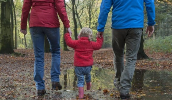 ‘Ik pleit ervoor om de verblijfsregeling om de twee jaar te herzien, en bij jonge kinderen onder de vijf jaar zelfs jaarlijks’, zegt Claire Wiewauters.