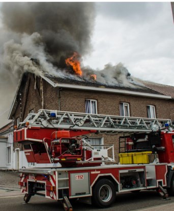 De twee voorste gebouwen van het gebedshuis zijn vernield.