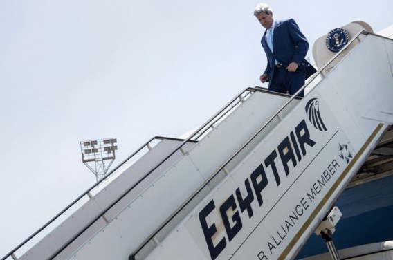 Kerry brengt verrassingsbezoek aan president Egypte