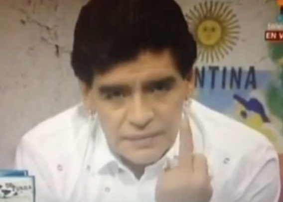 Maradona steekt middelvinger op naar Argentijnse bondsvoorzitter