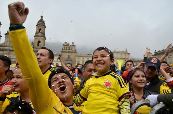 Colombiaanse supporters vieren in Bogota de kwalificatie voor de achtste finales. Twintig jaar geleden leek Colombia een team van gekken, nu is het een van de best spelende ploegen.