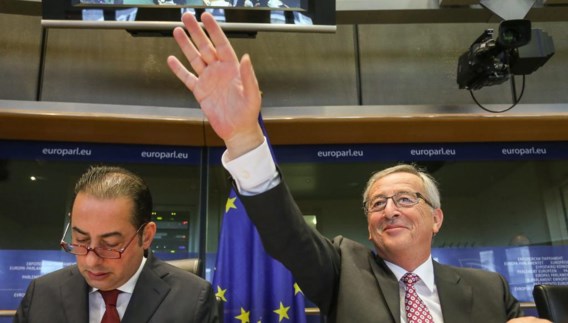 Jean-Claude Juncker sprak gisteren met de Europese sociaaldemocraten (l.: fractievoorzitter Gianni Pittella).