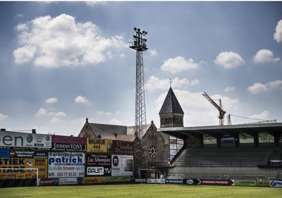 Het bijna onbruikbare Pierre Cornelisstadion.