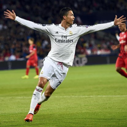 Met twee doelpunten leidde Cristiano Ronaldo Real naar winst in de Europese Supercup.