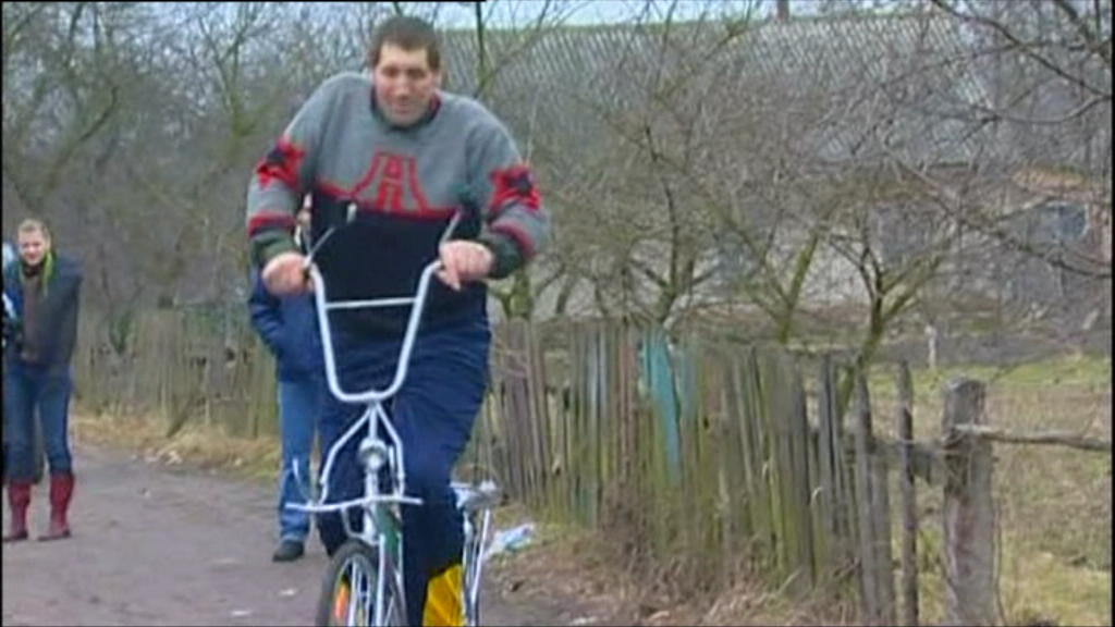 Grootste man ter wereld overleden (Brussel) | De Standaard