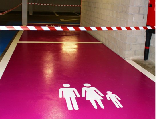 De roze familieparkings.