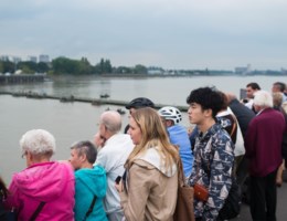 Koningspaar opent ‘herdenkingsponton’ in Antwerpen 