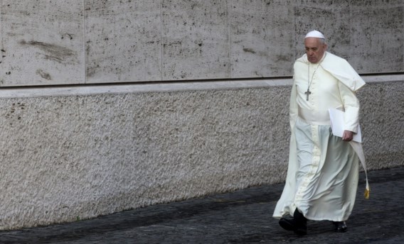 ‘Paus schrapt Latijn als officiële taal op bisschoppensynode’