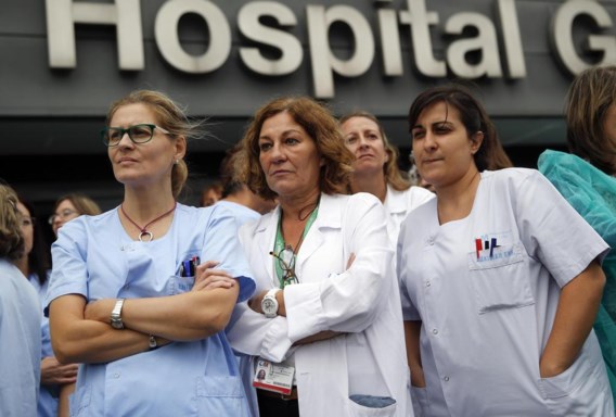 Gezondheidswerkers in Madrid zijn boos omdat er mogelijk onvoldoende voorzorgsmaatregelen tegen ebola-besmetting genomen zijn.