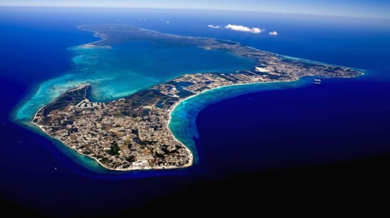 De Kaaimaneilanden, een fiscaal paradijs in de Cariben, vanuit de lucht.