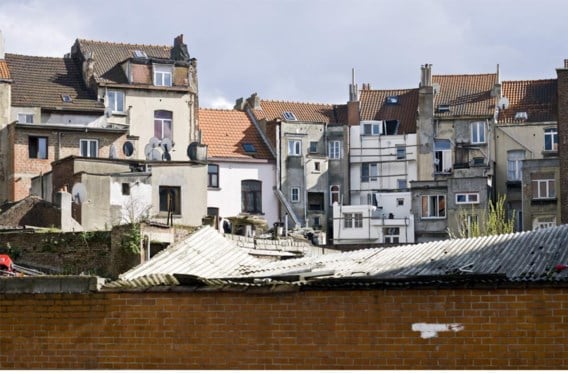 Door het groeiende tekort aan betaalbare koopwoningen en de stijgende huurprijzen wordt Brussel almaar duurder.
