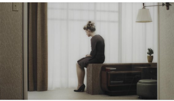 Erwin Olaf,’Irène’, uit de reeks ‘Grief’, die het moment in beeld brengt als iemand slecht nieuws krijgt.