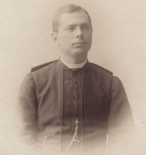 Onderpastoor Achiel Van Walleghem hield van oktober 1914 tot eind april 1918 een gedetailleerd dagboek bij over Dikkebus.