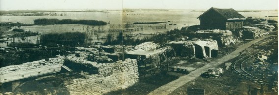 Verdronken land: een deel van een panoramabeeld, gefotografeerd aan de spoorweg Nieuwpoort-Diksmuide, ter hoogte van Pervijze.