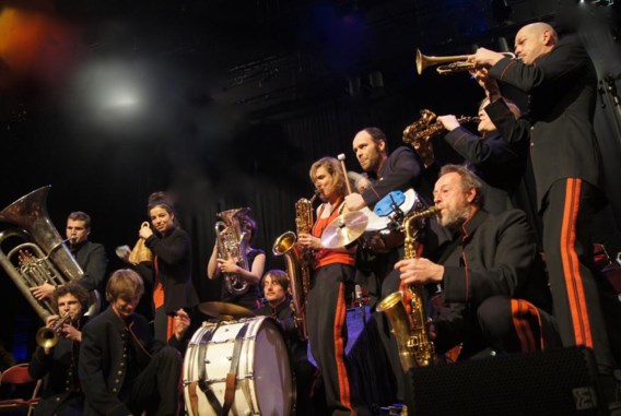 De Hop Frog Fanfare hopte door De Singel.