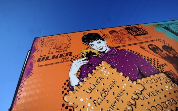 Reclame voor Ülker-koekjes vlak bij de fabriek in Istanbul.