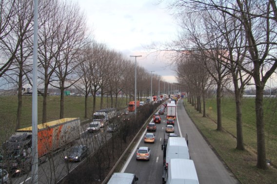 Vrachtwagen in schaar blokkeert E34 richting Antwerpen