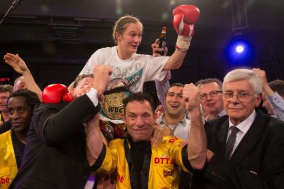 Delfine Persoon verdedigt met succes WBC-wereldtitel bij lichtgewichten
