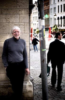 Eric Antonis tilde de Antwerpse cultuurdiensten uit hun gezapige provincialisme.