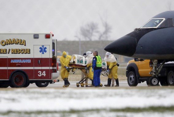 Overgevlogen met ebola besmette arts overlijdt in VS