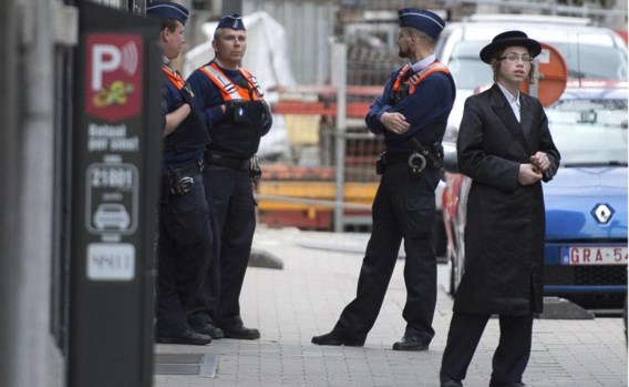 De waakzaamheid was in de Joodse wijk van Antwerpen verhoogd na de aanslag op het Joods Museum in Brussel. 