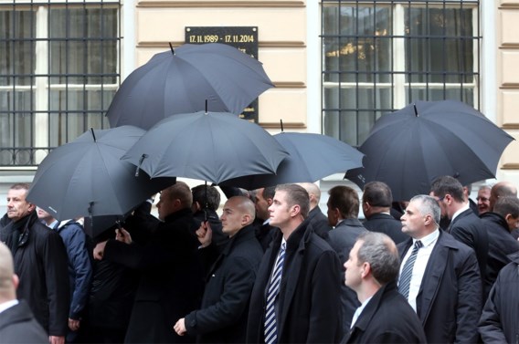 Duitse president in Praag door ei getroffen