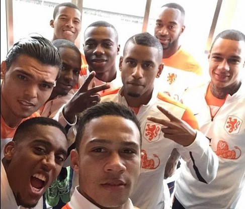 Nederland reageert onthutst na racistische reacties op Oranje-selfie