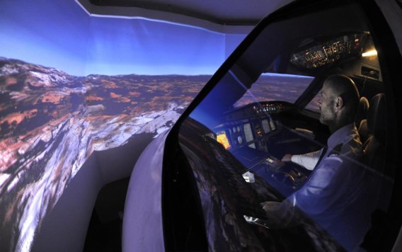 Igor Perne zit samen met een bevriend ‘virtueel piloot’ in de cockpit en vliegt boven spectaculaire landschappen.