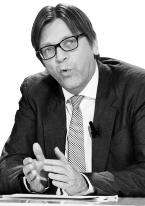 Guy Verhofstadt is kritisch voor de vorige Commissie. 