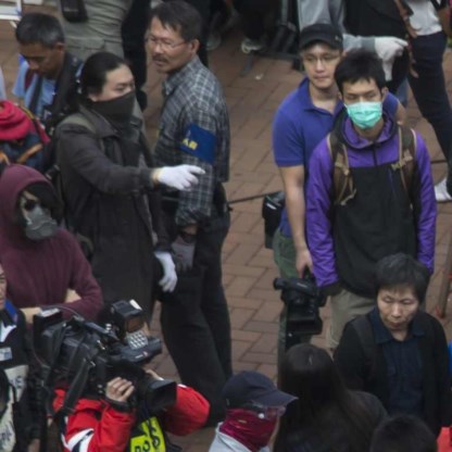 Op enkele schermutselingen na, werden de barricades vreedzaam opgebroken in Hongkong. ‘Maar voor de studenten was dit nog maar de eerste ronde.’