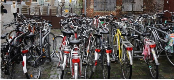 Fietsbeugels op de Gentse Groentenmarkt.