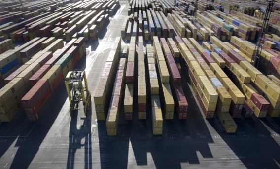 De exploitanten van de containerkaai aan het Delwaidedok hebben besloten in het vooruitzicht van de staking zaterdag alvast een tandje bij te steken.
