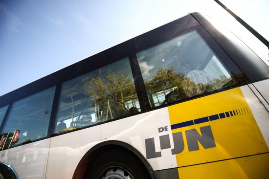 erger maken negeren alleen De Lijn vraagt ouders om kleuters niet onbegeleid op bus te zetten | De  Standaard Mobile