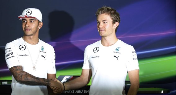 Lewis Hamilton (l.) en Nico Rosberg zijn voor de start nog beste maatjes. 