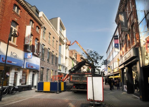 De werken aan het pand van de Primark zijn nog in volle gang.