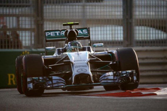 Rosberg deelt eerste prik uit aan Hamilton