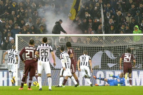 SERIE A. Beauty Pirlo bezorgt Juventus derbyzege, Roma in stijl voorbij Inter